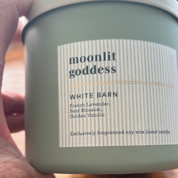White Barn Nwt “Moonlit Goddess” From The New Fall Scents 3 Wick Candle - Picture 2 of 5